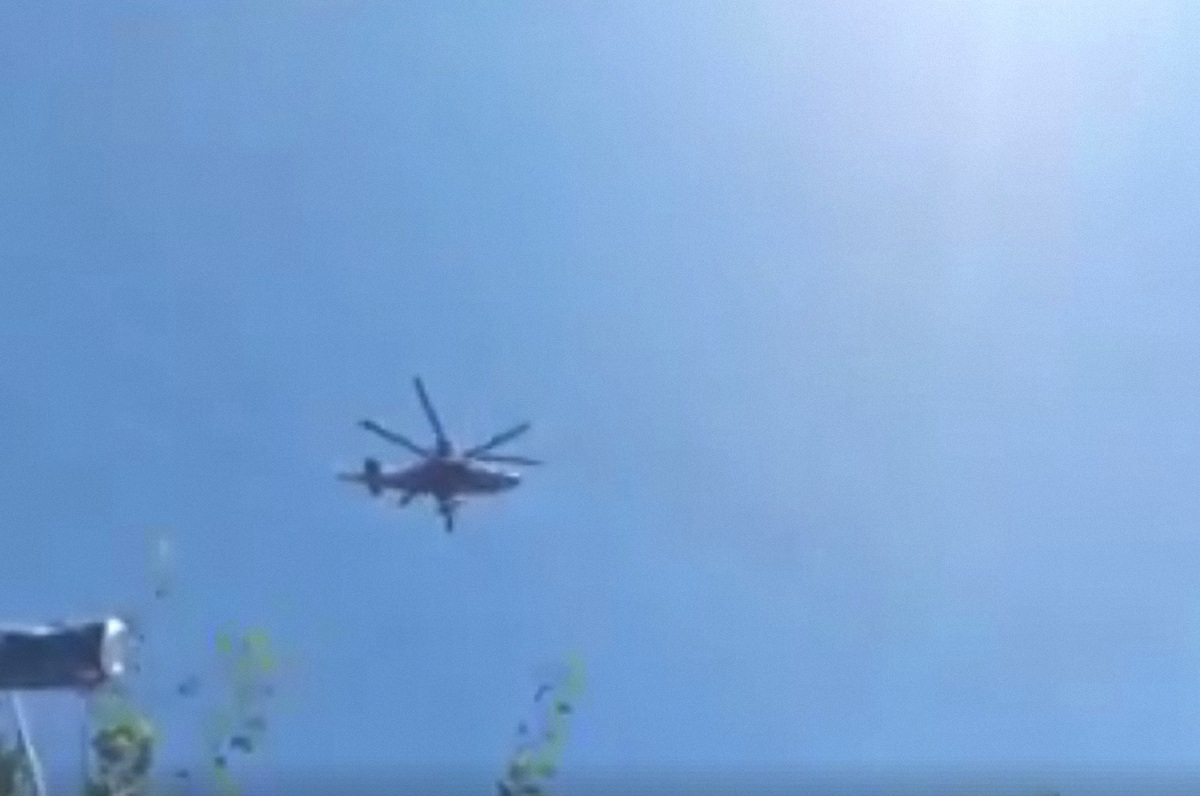 Российский Ка-52 залетел на украинскую территорию как минимум на 10 километров - фото 1