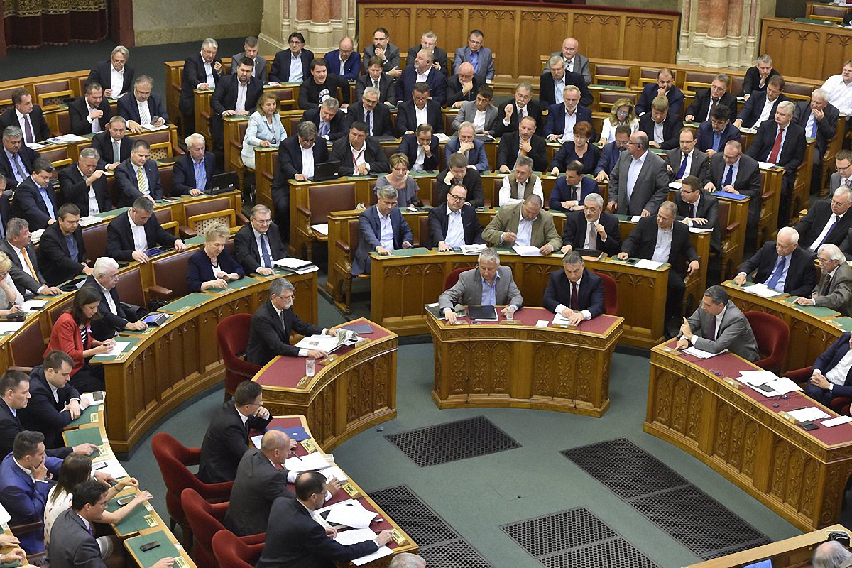 Парламент Венгрии выступил против реформы образования в Украине - фото 1