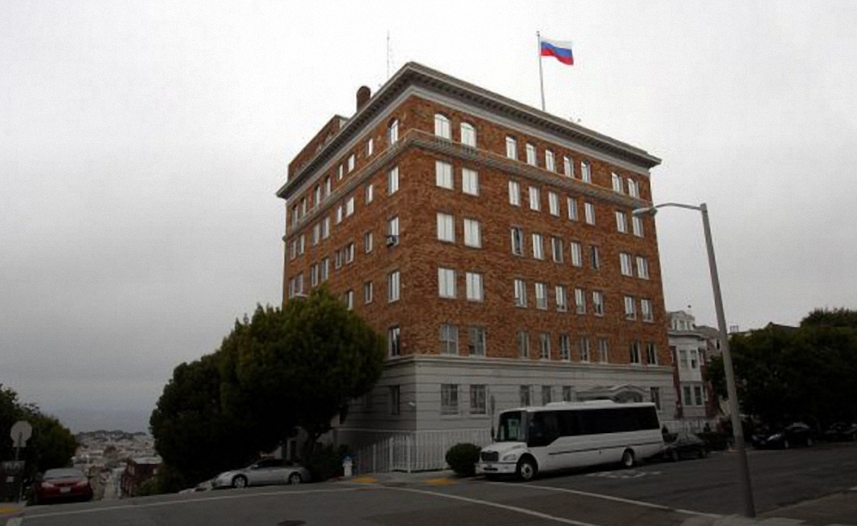 Российские дипломаты больше не будут обслуживать людей в консульстве в Сан-Франциско - фото 1