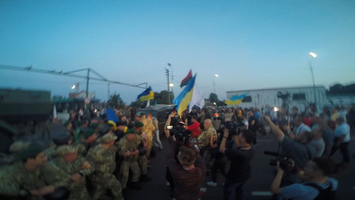 Прорыв Саакашвили через границу: травмированы несколько правоохранителей - фото 1