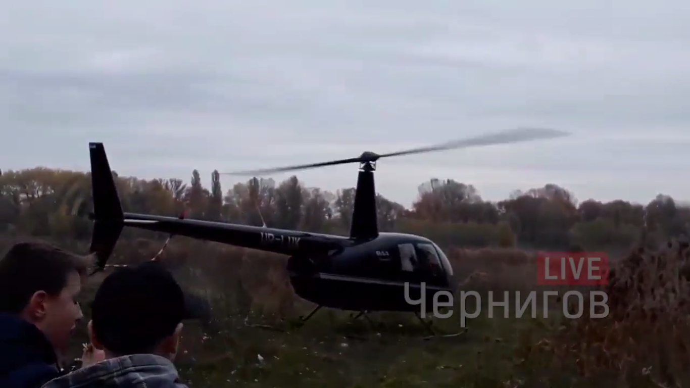В Чернигове вертолет нарушил правила посадки - фото 1