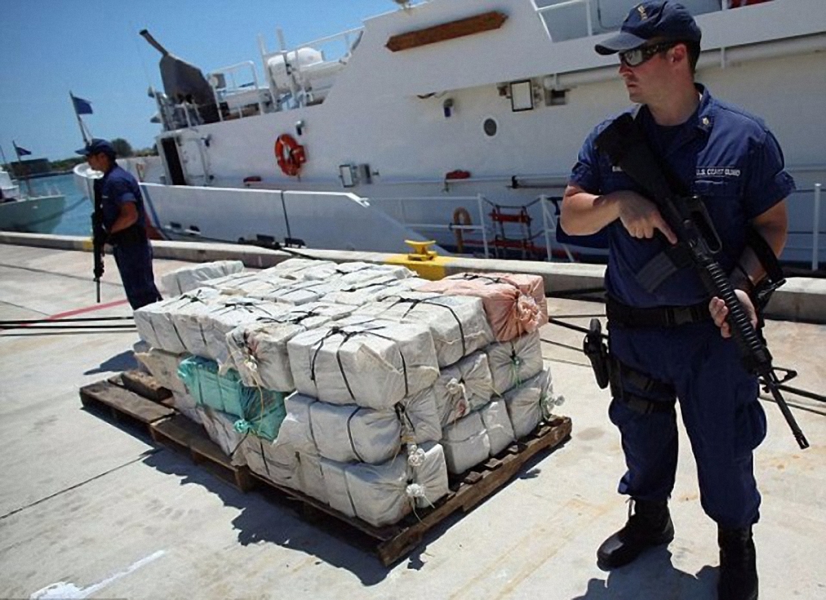 Преступники пытались перевезти наркотики из Колумбии в Испанию - фото 1