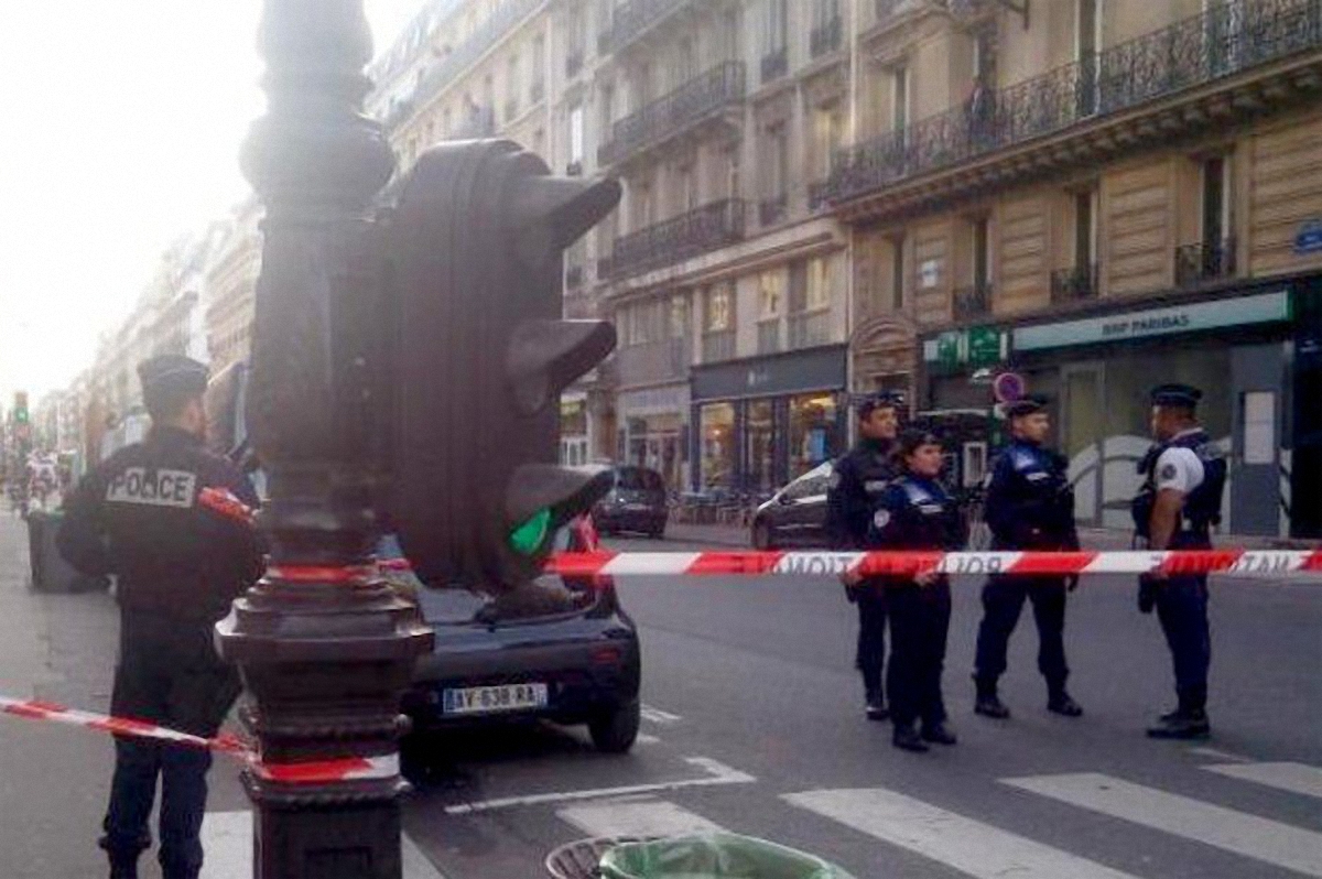В Париже взорвался мотоцикл - фото 1