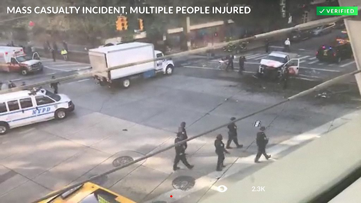 В результате нападения в Манхэттене пострадали как минимум восемь человек - фото 1