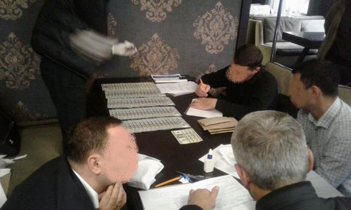 Прокурор и депутат вымогали 40 тысяч долларов от предпринимателя - фото 1