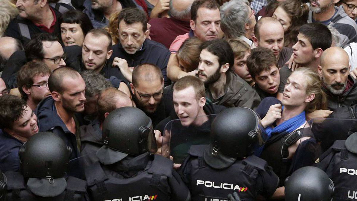 В Каталонии возникли беспорядки из-за референдуа о независимости от Испании  - фото 1