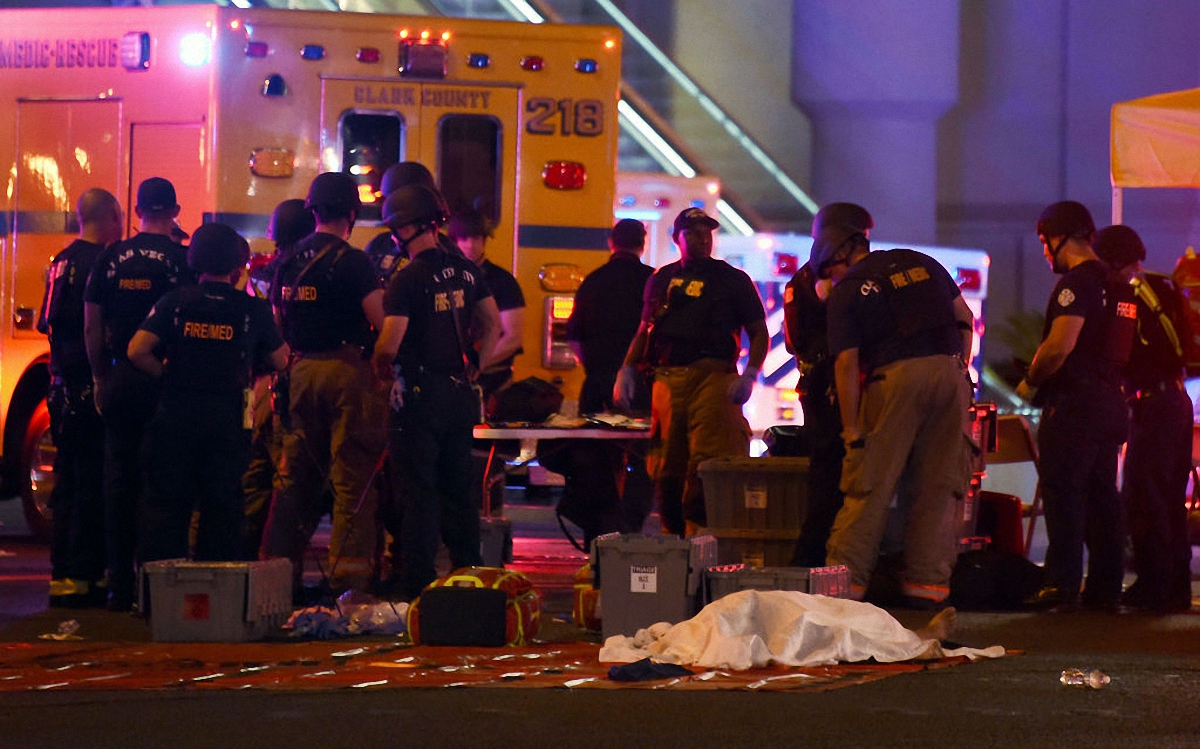 В Лас-Вегасе стрелок убил 50 человек - фото 1