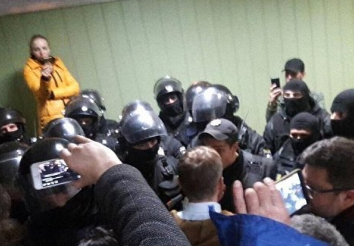 Полиция задержала 30 сторонников Кохановского - фото 1