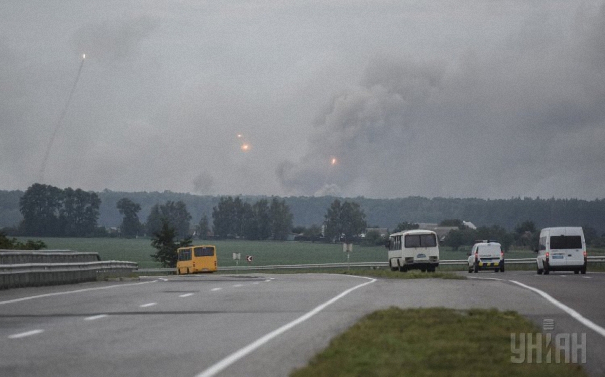 На военной базе в Калиновке начали взрываться боеприпасы - фото 1