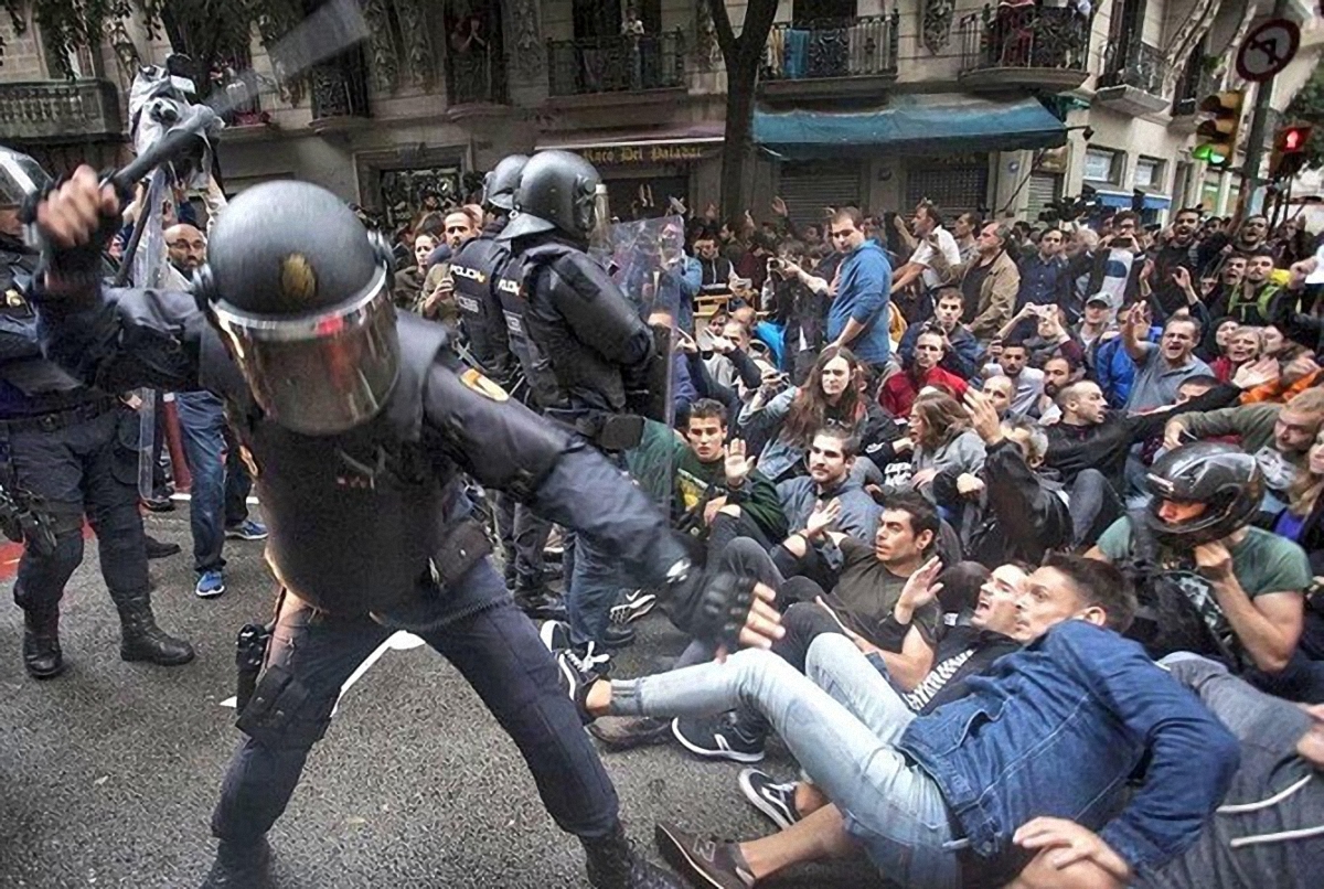 В Каталонии хотят, чтобы полиция и Гвардия покинули регион - фото 1