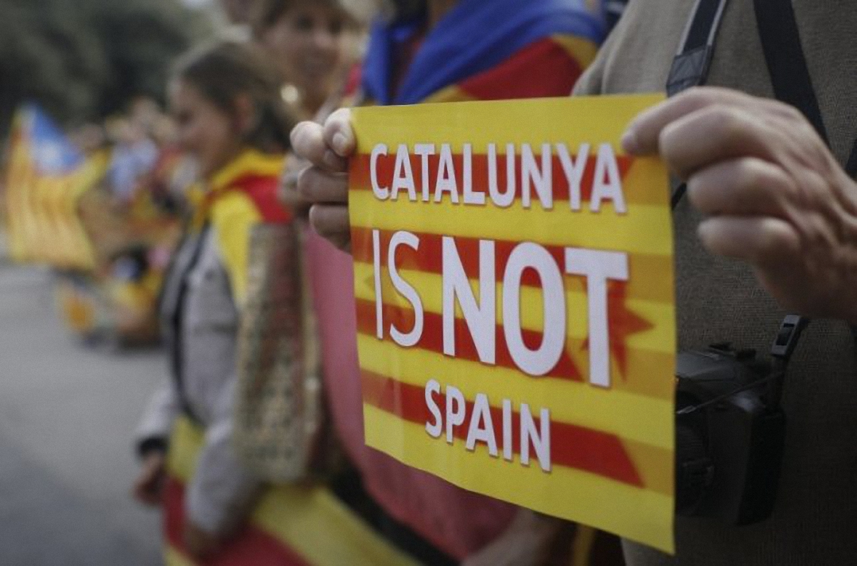 Руководство ЕС не будет сотрудничать с Каталонией - фото 1
