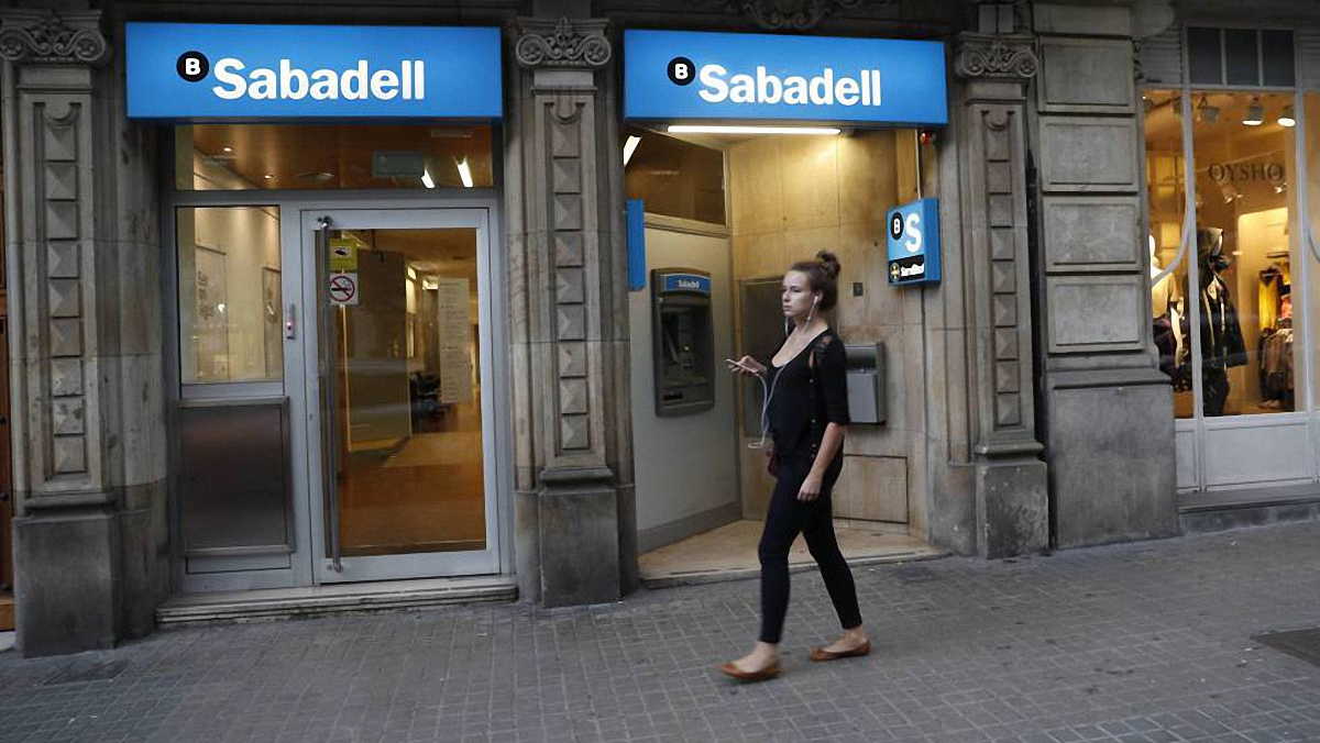 Испанские банки покидают Каталонию - фото 1