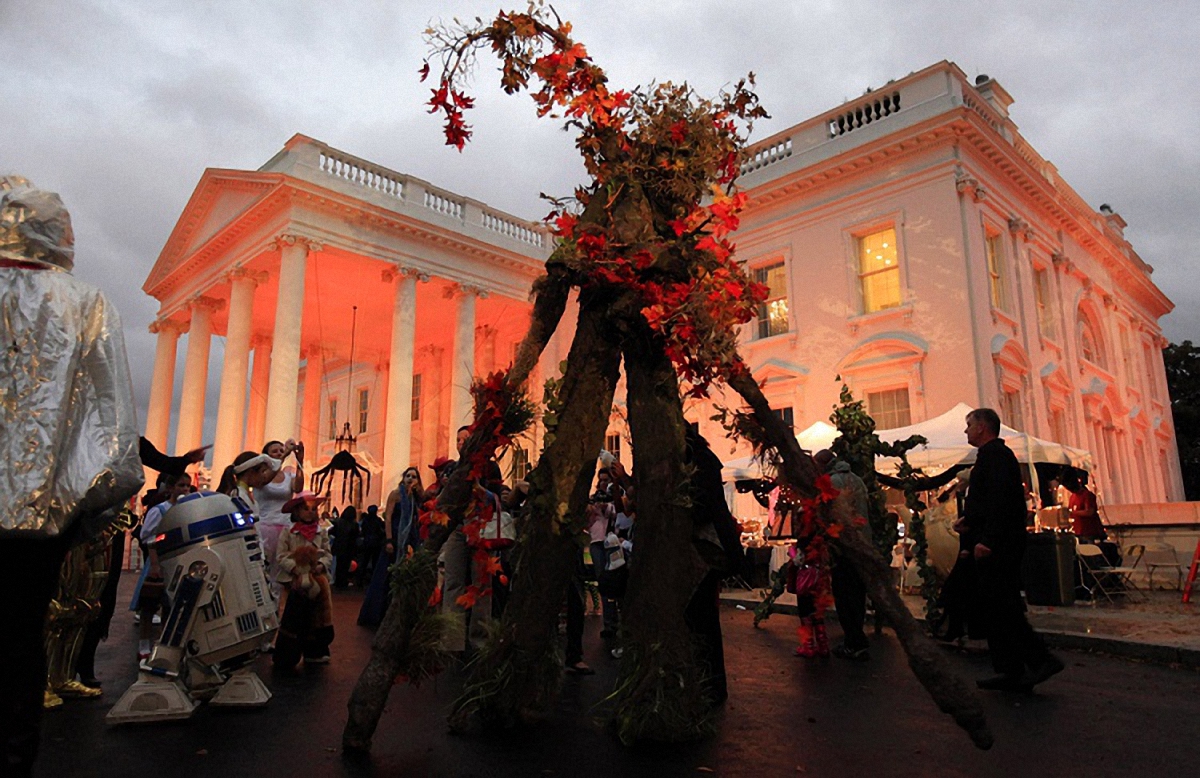В Вашингтоне подготовились к Хэллоуину 2017 - фото 1