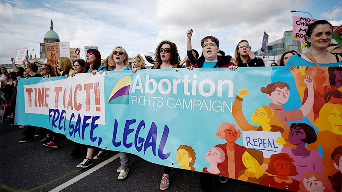 Демонстрация против закона об аборте в Ирландии проводится шестой год подряд - фото 1