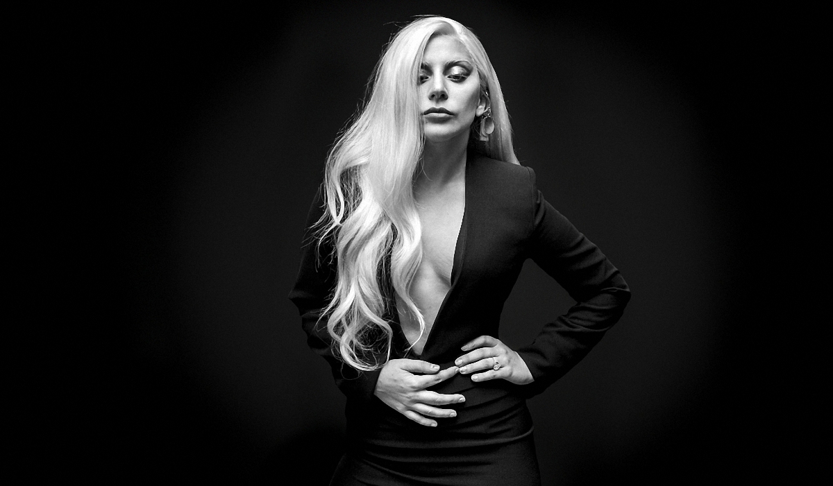 Леги Гага в мини-шортах восхитила своей красотой - фото 1
