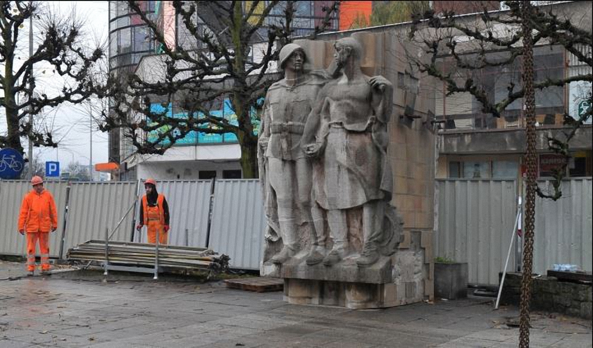 Памятник благодарности советской армии в Щецине - фото 1