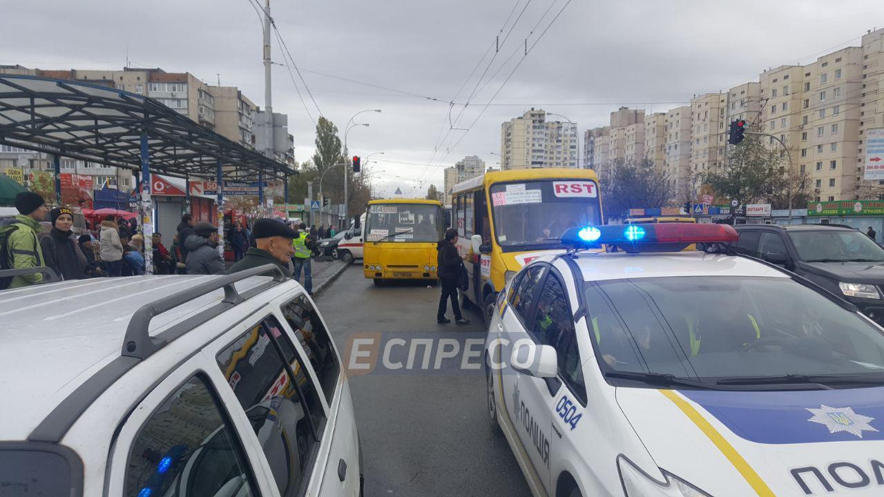 В Киеве маршрутка насмерть сбила 2 человек - фото 1