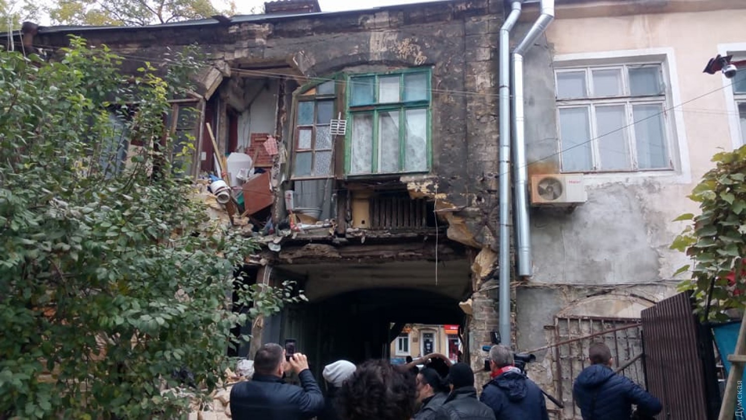 На Молдаванке рухнула стена жилого дома - фото 1