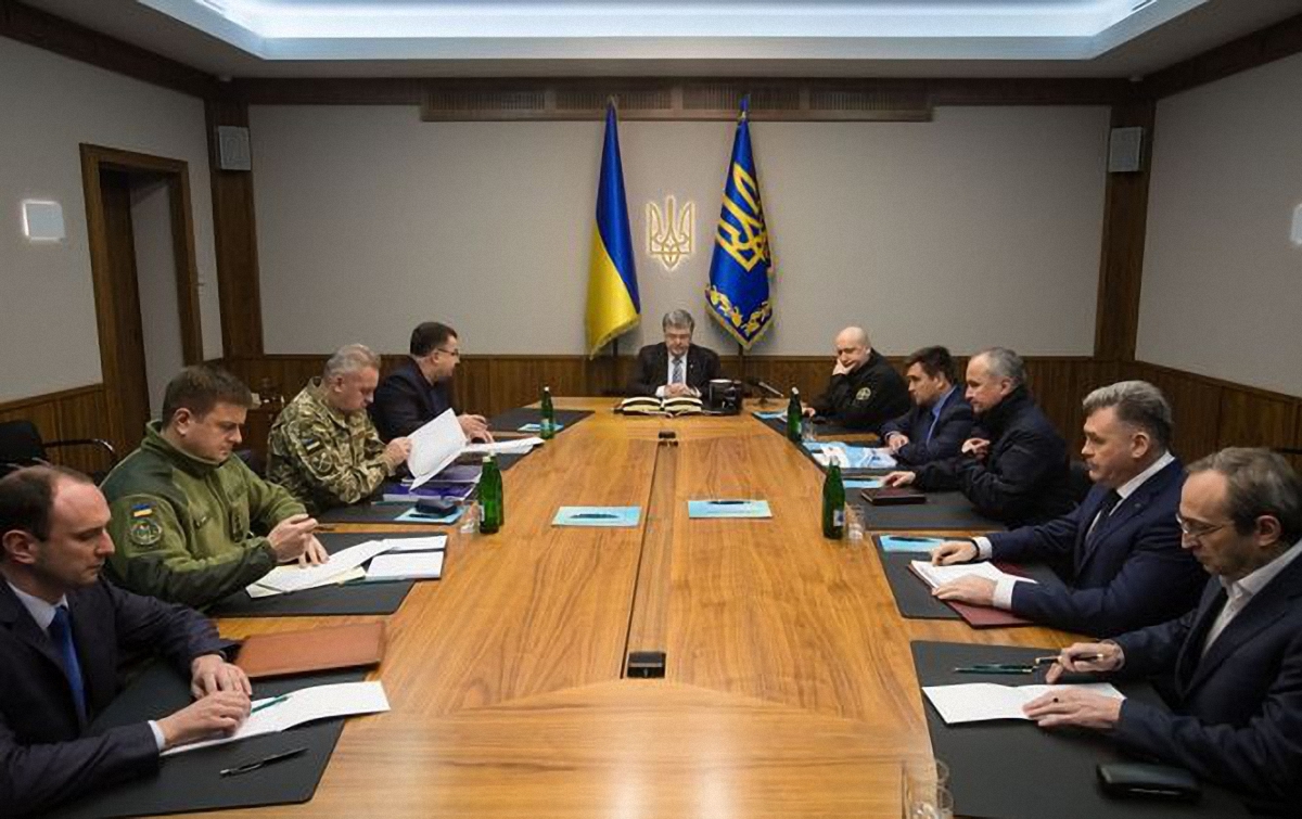 Порошенко созвал заседания из-за Луганска  - фото 1