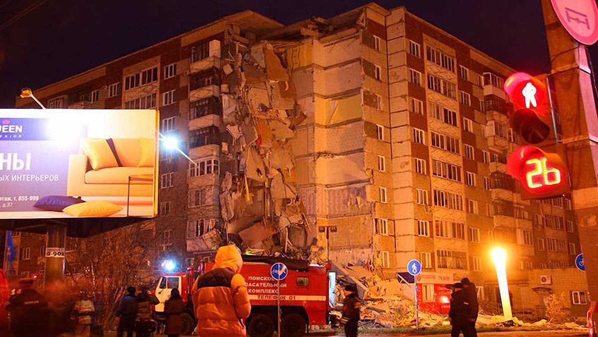 В Ижевске обвалились 9 этажей в многоэтажке  - фото 1