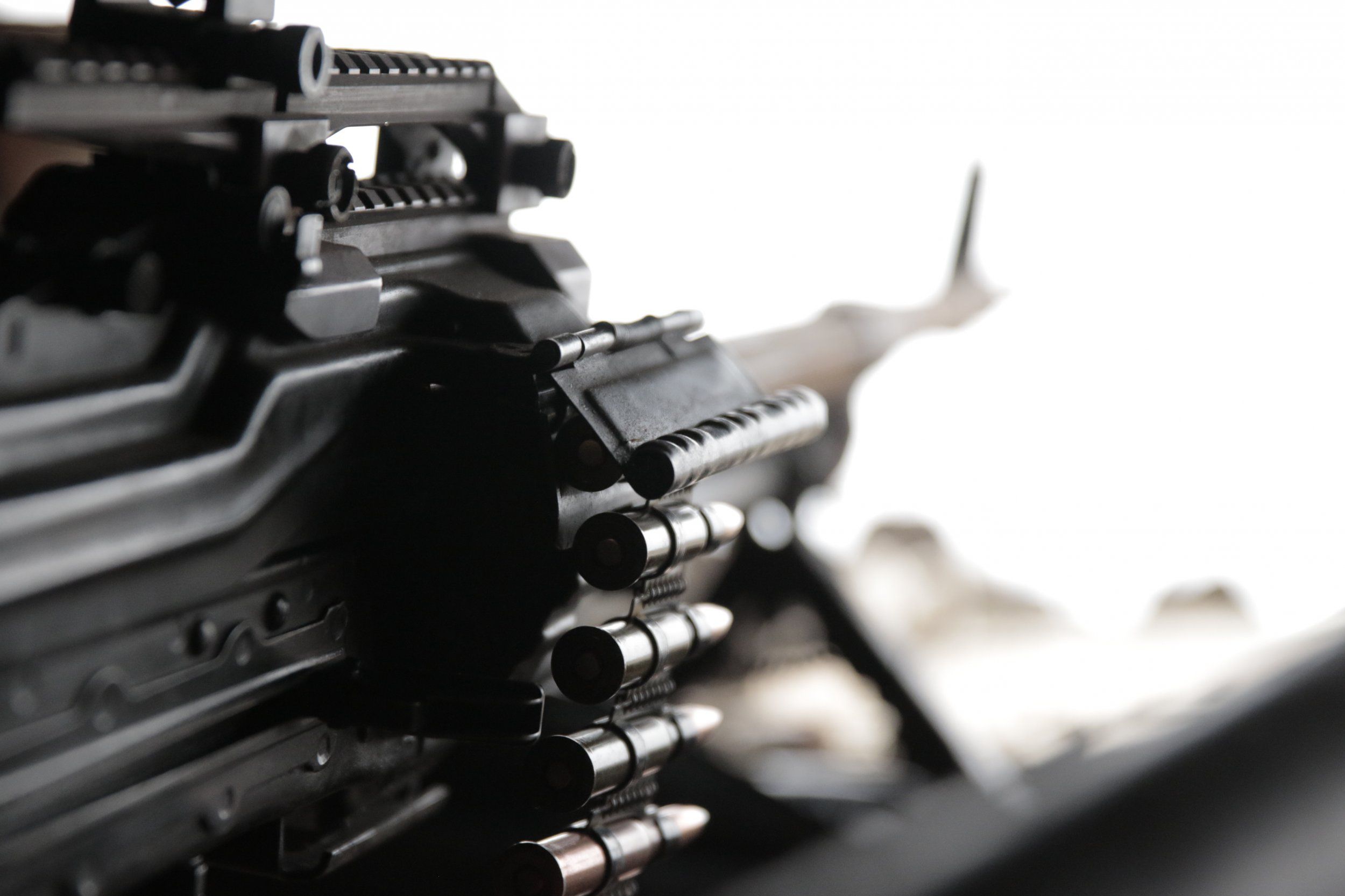 Возле линии соприкосновения обнаружены скрытые арсеналы военных РФ - фото 1