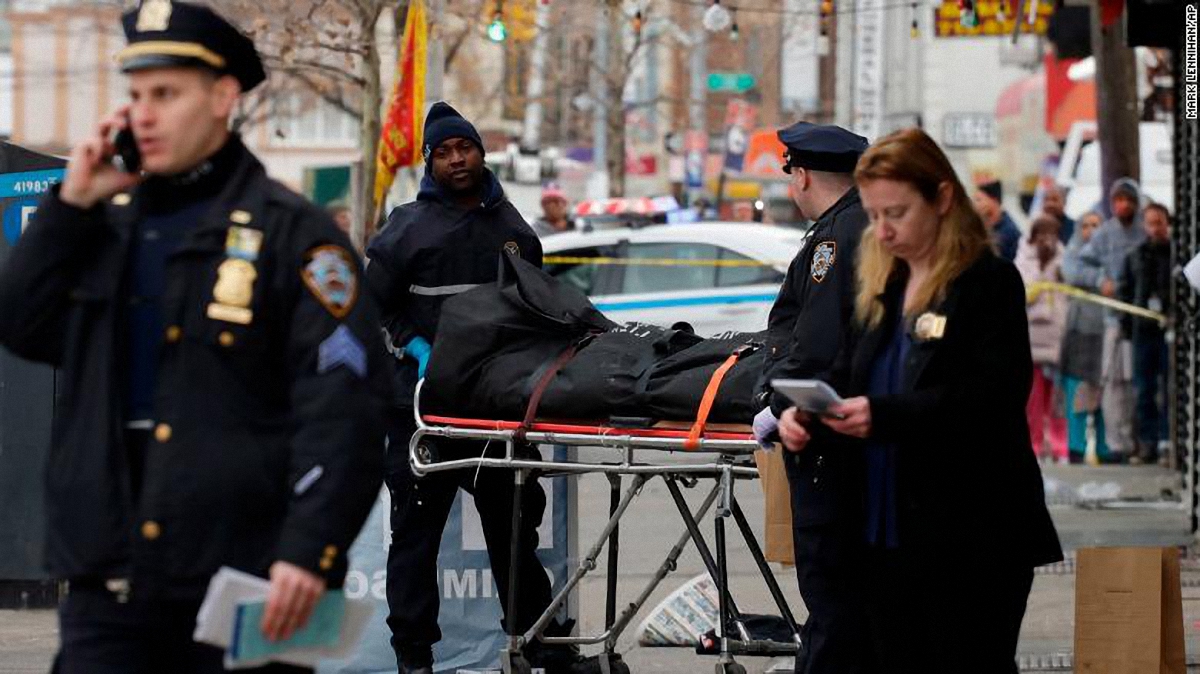 В Нью-Йорке мужчина сбил пешеходов - фото 1
