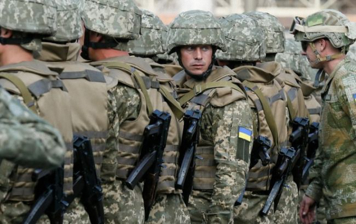 Глава минсоцполитики обещает повышенное денежное обеспечение солдатам ВСУ в 2018 году - фото 1