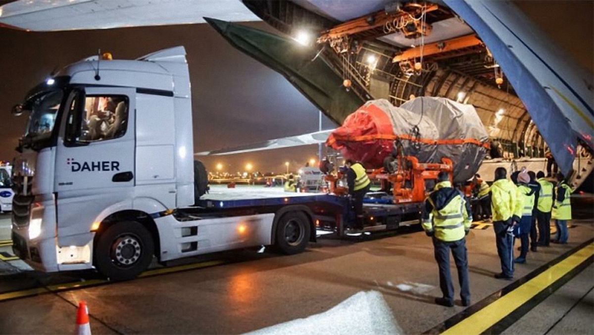 Украинский самолет спас французский А380, который потерял двигатель - фото 1