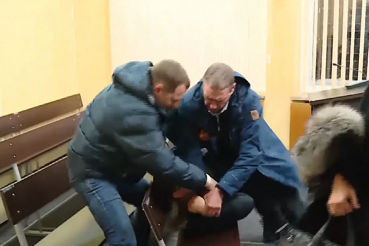 В Запорожье подозреваемый хотел убить себя в суде - фото 1