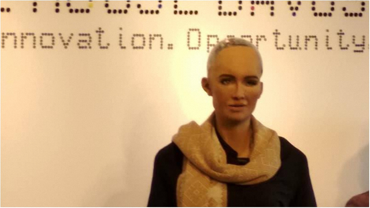 Робот София в Украинском доме в Давосе - фото 1