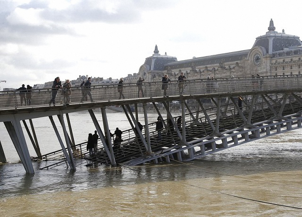 В Париже на выходных уровень воды поднимется до отметки 6 метров - фото 1