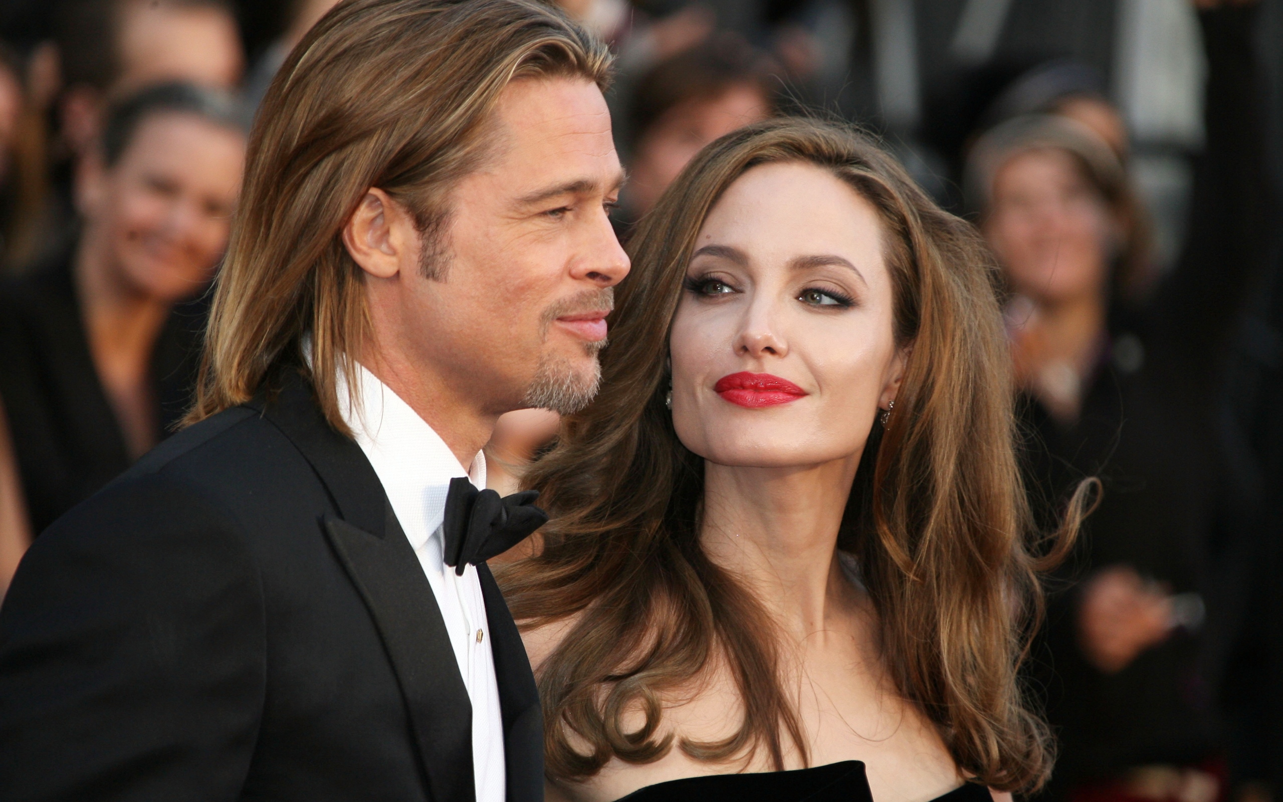 Анджелина Джоли и Брэд Питт развелись из-за брата актрисы? - фото 1