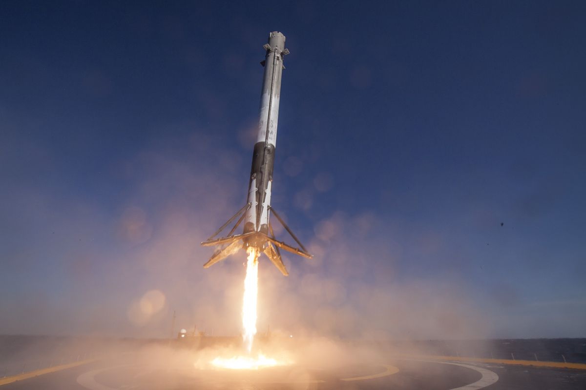 Falcon 9 не смогла вывести на орбиту секретный спутник США - фото 1