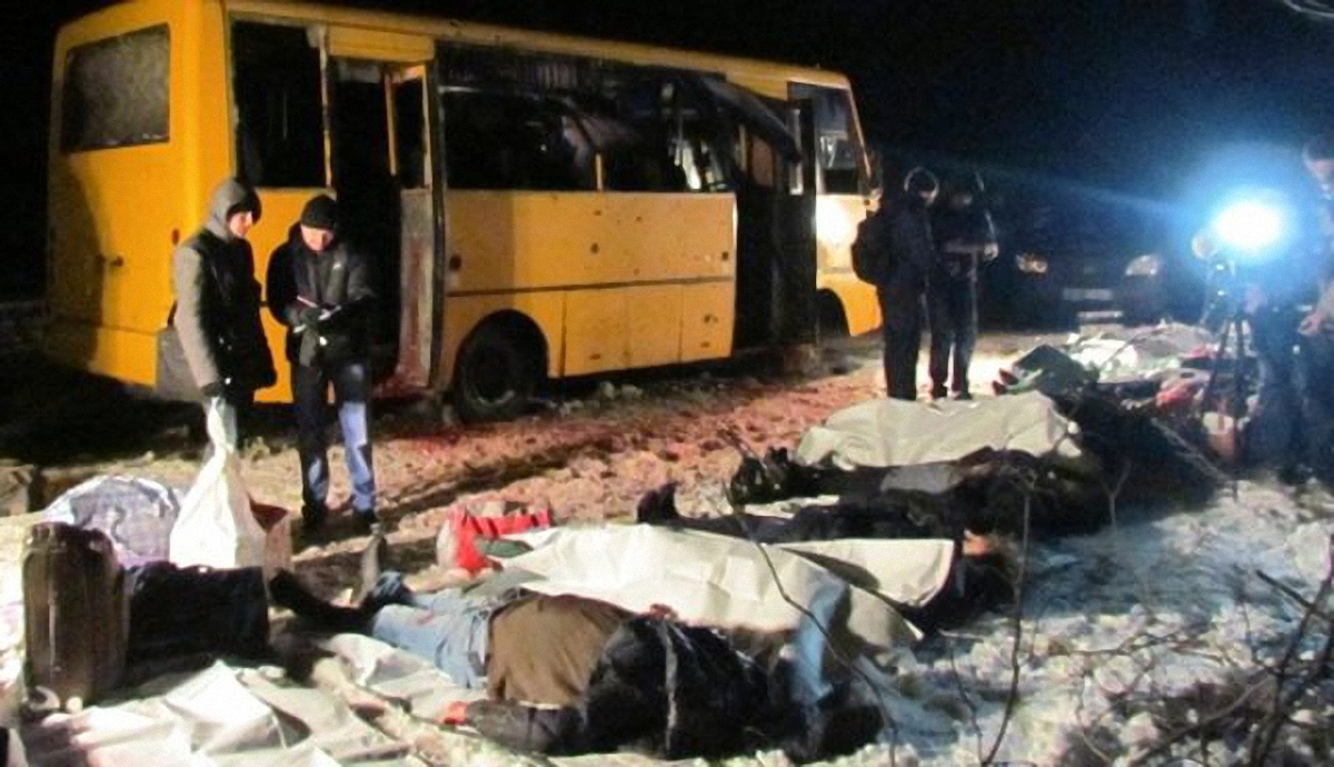 13 января 2015 года террористы расстреляли рейсовый автобус  - фото 1