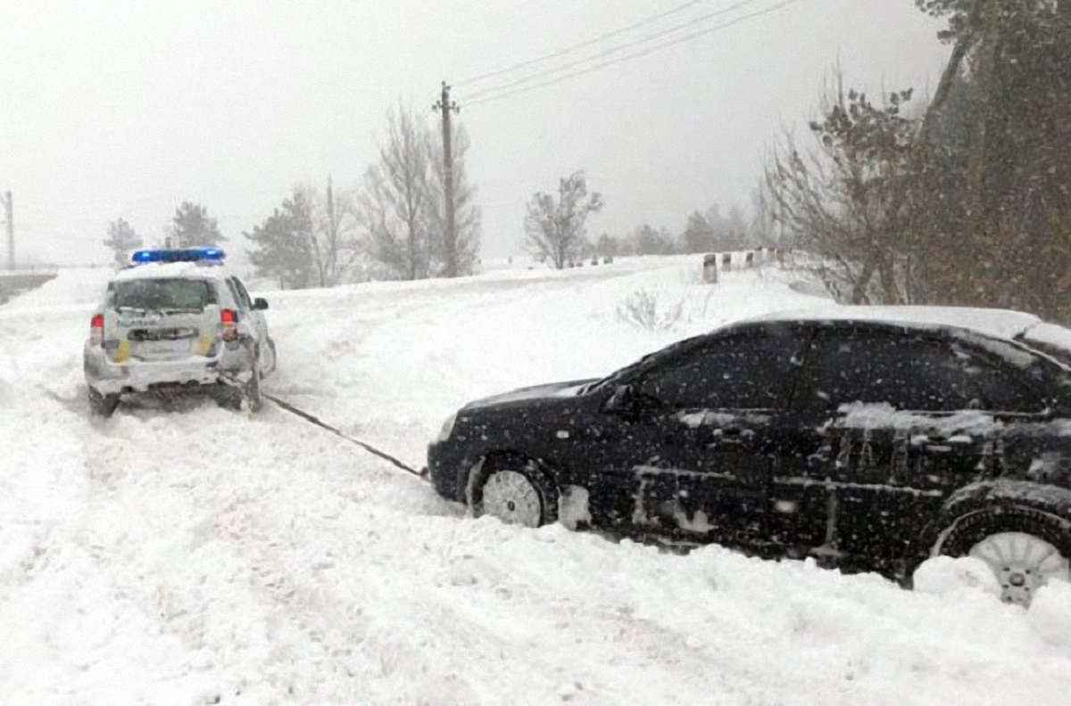 Из-за снега в Запорожской области перекрыли три трассы - фото 1