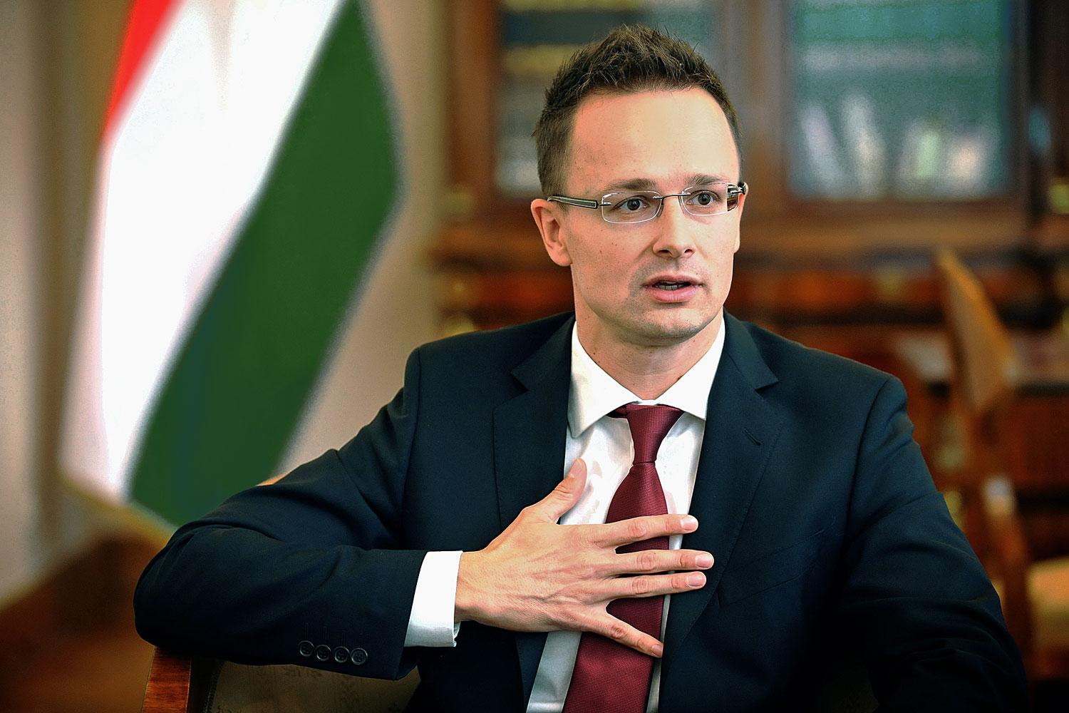 Петр Сийярто прокомментировал отношении Венгрии к Украине - фото 1