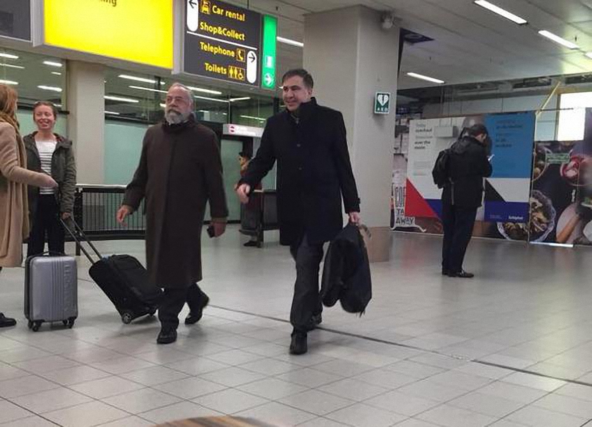 Саакашвили прилетел в Нидерланды - фото 1