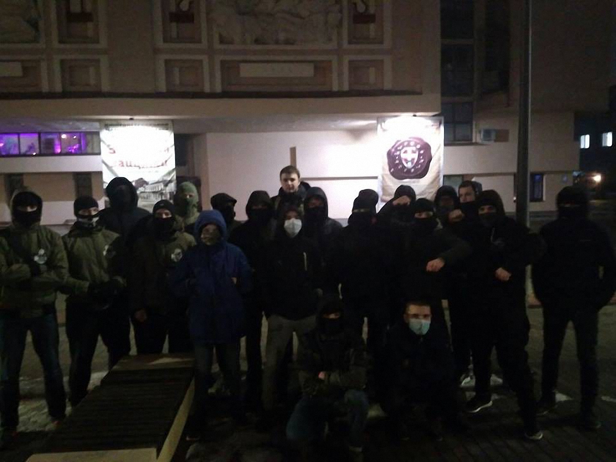 "Рыцари города" решили силой "воспитывать" граждан Украины - фото 1