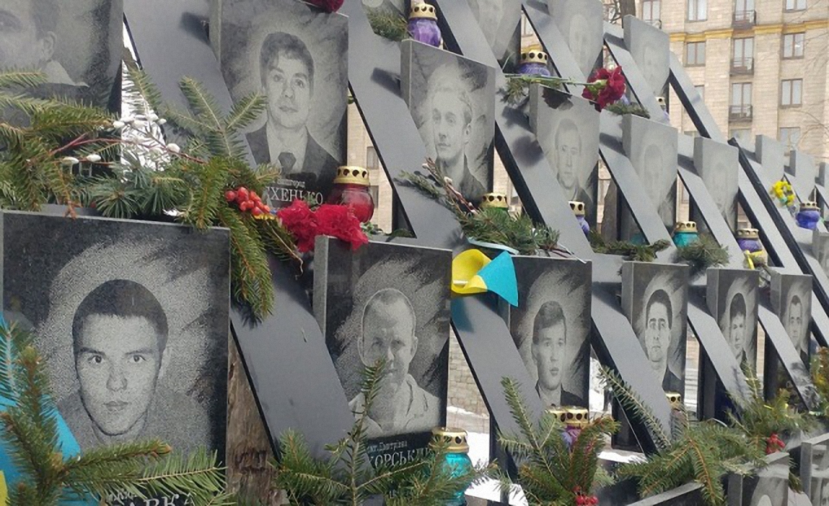 Молебен в память о героях Небесной сотни с участием семей погибших на Майдане - фото 1