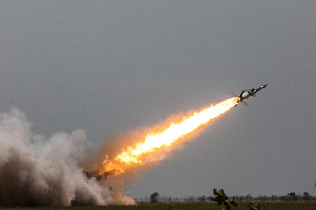 Украинские специалисты продолжают укреплять обороноспособность ВСУ - фото 1