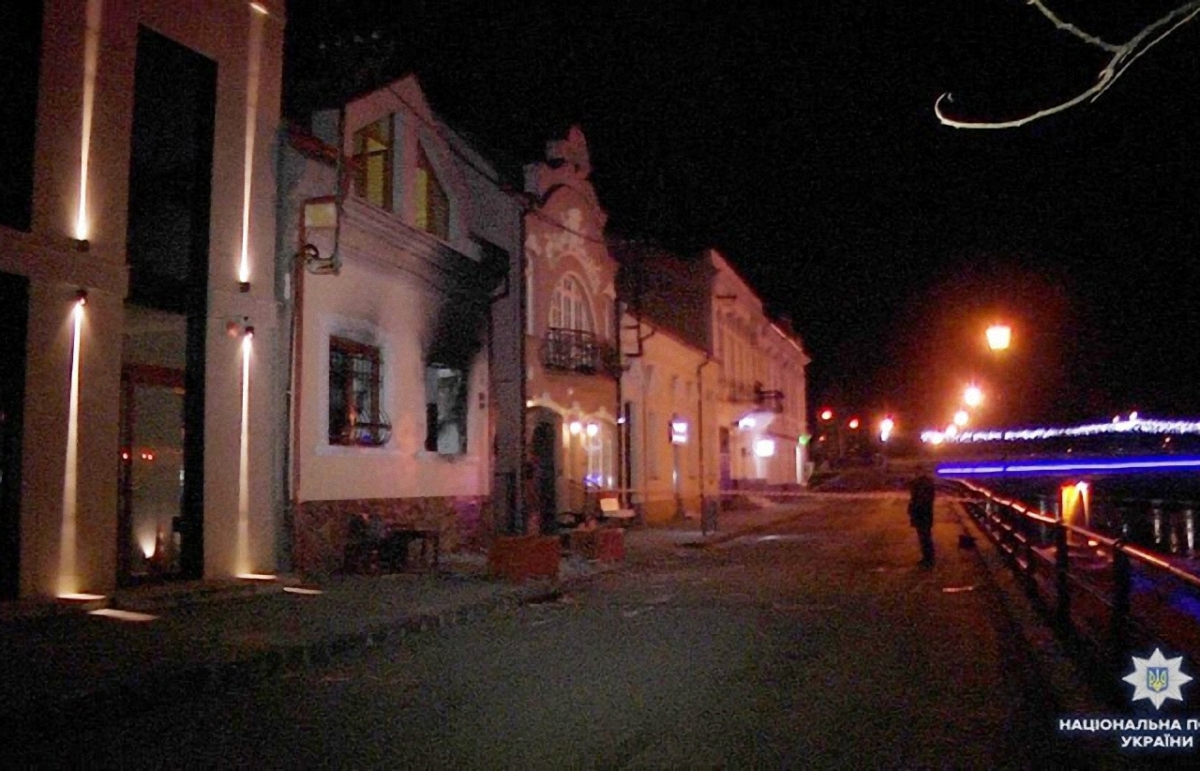 В Ужгороде подожгли центр венгерской общины  - фото 1