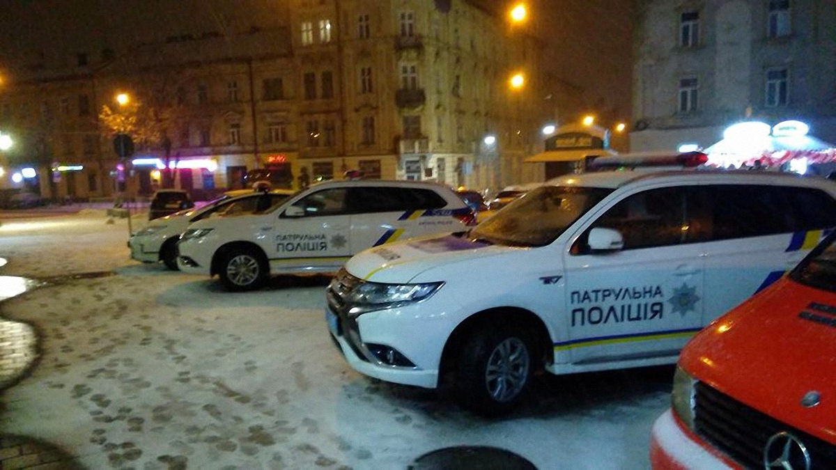 Во Львове во время рейда полиции умер парень - фото 1