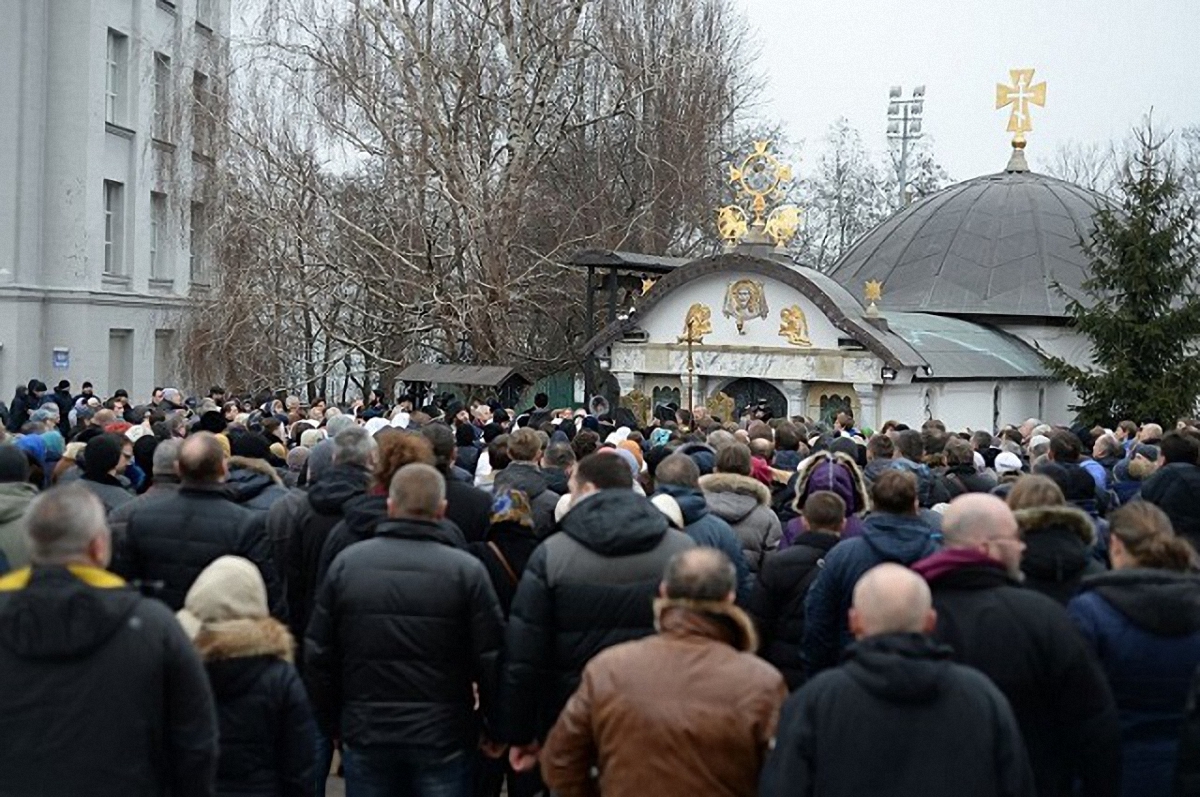 Наместник незаконно построенного в Киеве храма УПЦ МП обратился за помощью - фото 1