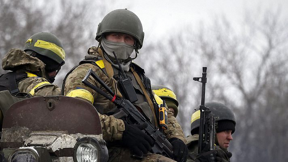  Агрессор совершил 32 обстрела позиций украинских защитников - фото 1