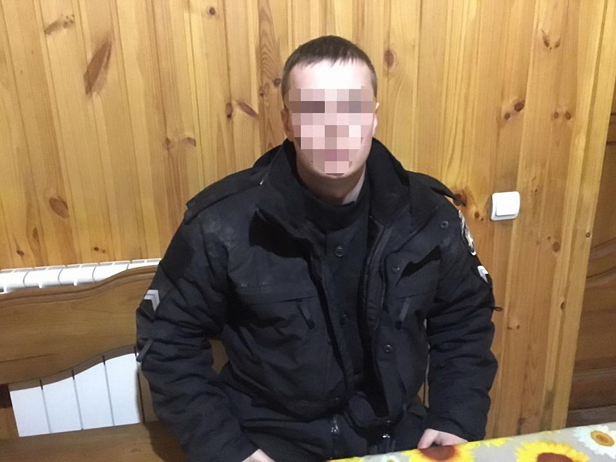 Боевика "ЛНР" сопровдал ряженый полицейский - фото 1