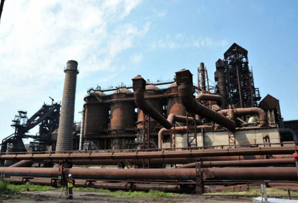 На заводе "Азовсталь" из-за утечки газа погибли двое рабочих - фото 1