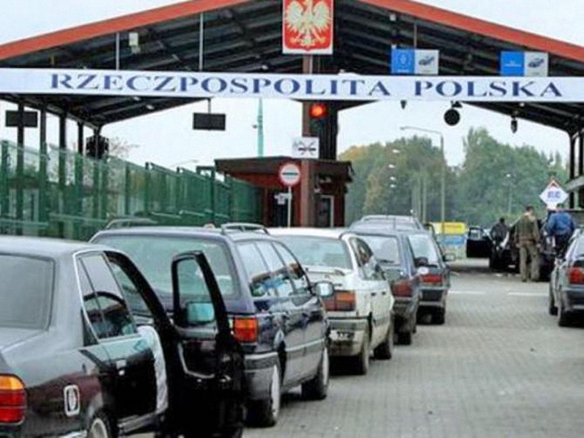Польские таможенники пытаются оградиться от возможно зараженных продуктов - фото 1
