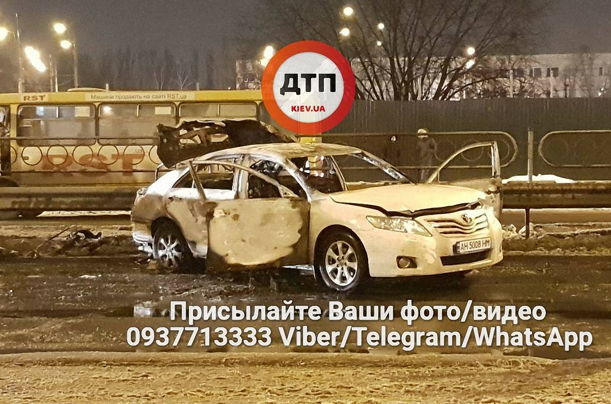 Автомобиль сотрудника СБУ забросали гранатами в Киеве - фото 1