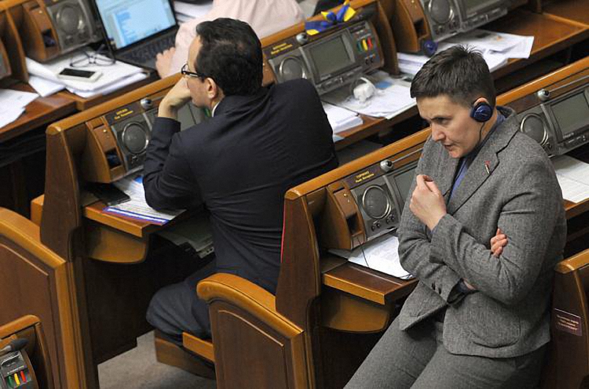Савченко пронесла в зал заседания ВР боевые гранаты - фото 1