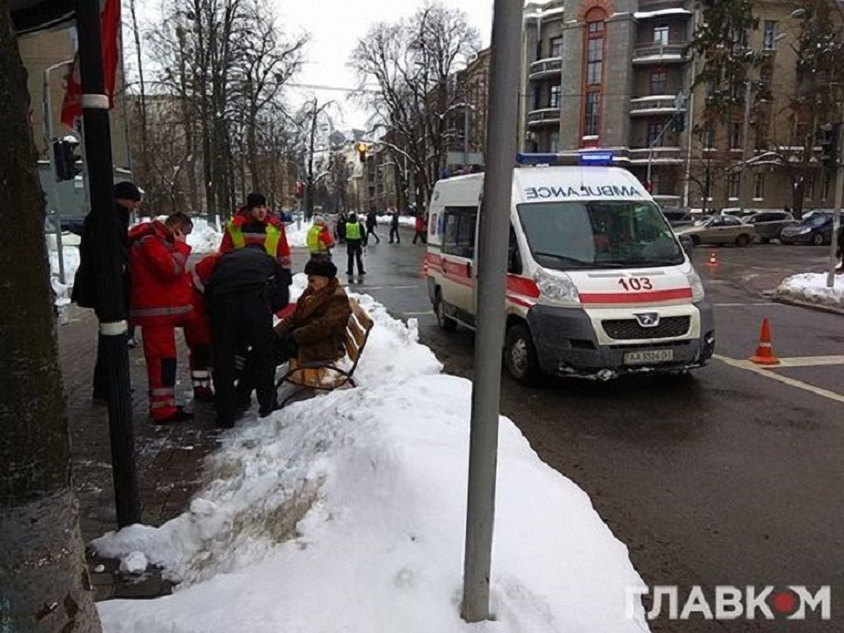 Пенсионер из Киева попал под колеса президентского кортежа - фото 1